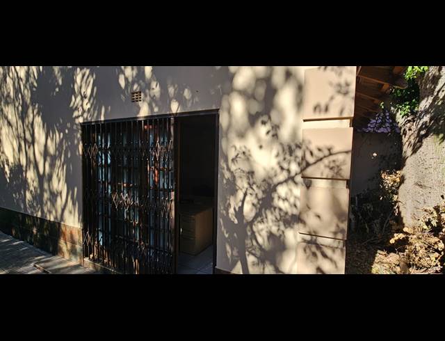 5 BEDROOM FREESTANDING FOR SALE IN SAFARI GARDENS